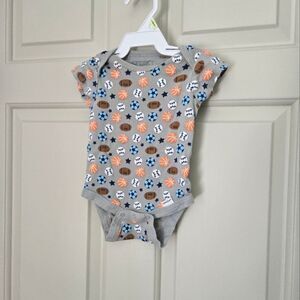 3/$10 Gerber onesie size 3m